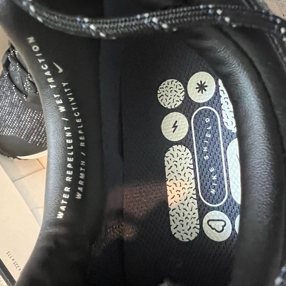 9W/7.5M - [NEW] Women's Nike Zoom Winflo 8 Shield Running Shoes Black DC3730-001 - Picture 11 of 11